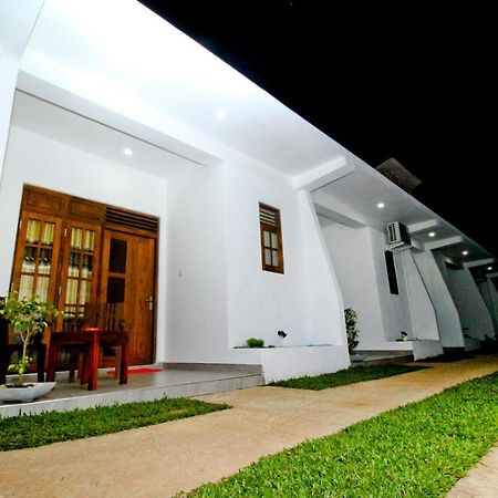 Sirisara Holiday Resort Anuradhapura Buitenkant foto